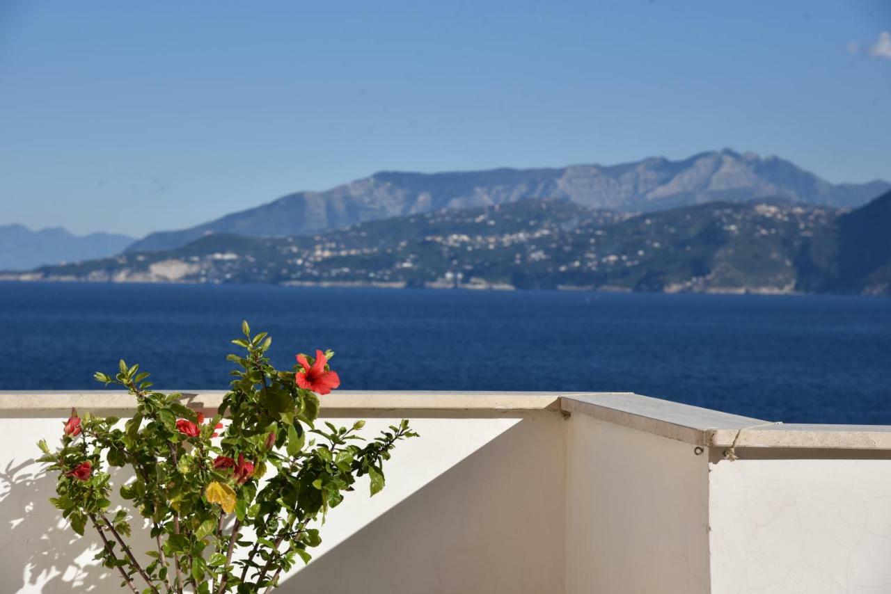 B&B Punta Vivara กาปรี ภายนอก รูปภาพ